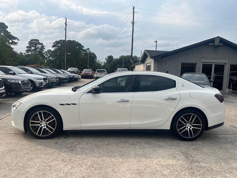 Maserati Ghibli Vehicle Full-screen Gallery Image 09