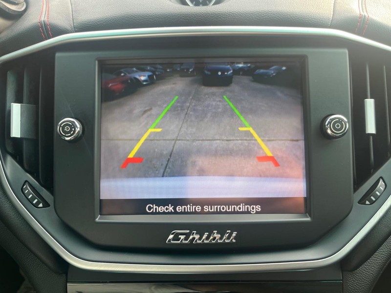 Maserati Ghibli Vehicle Full-screen Gallery Image 23