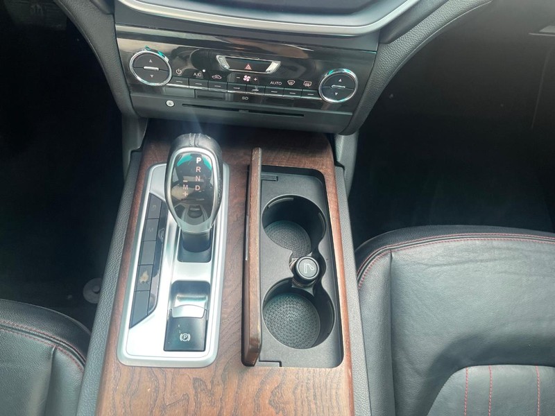 Maserati Ghibli Vehicle Full-screen Gallery Image 26