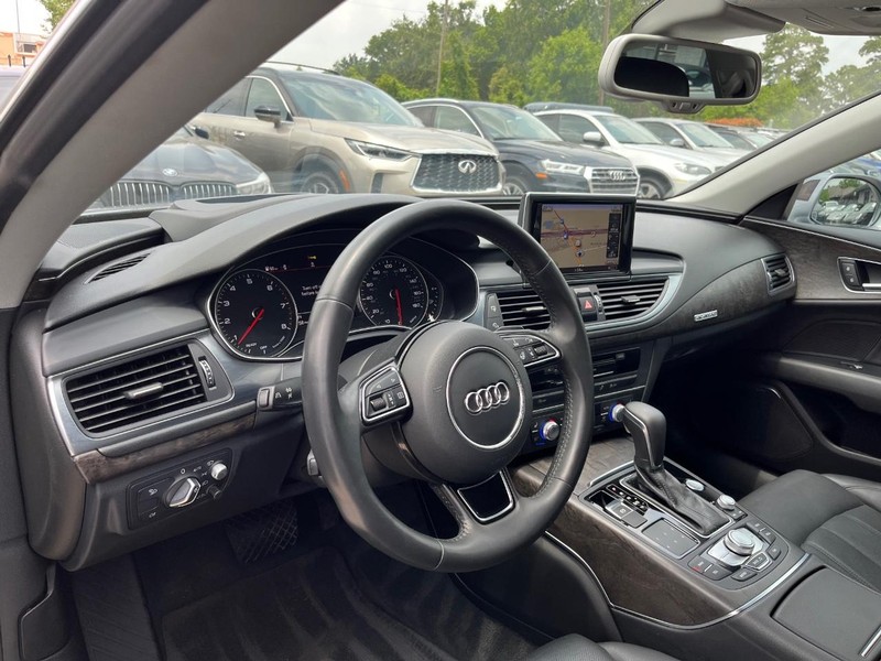 Audi A7 Vehicle Full-screen Gallery Image 10