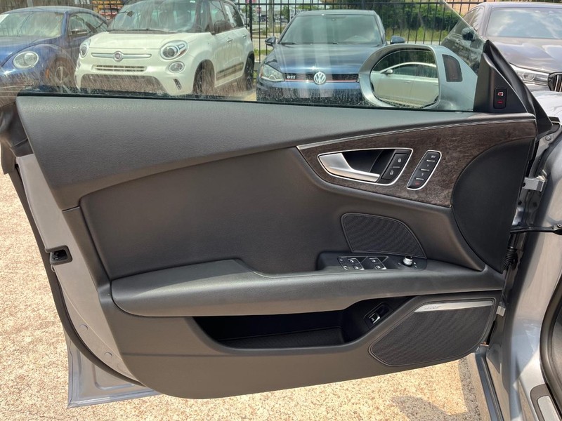 Audi A7 Vehicle Full-screen Gallery Image 12