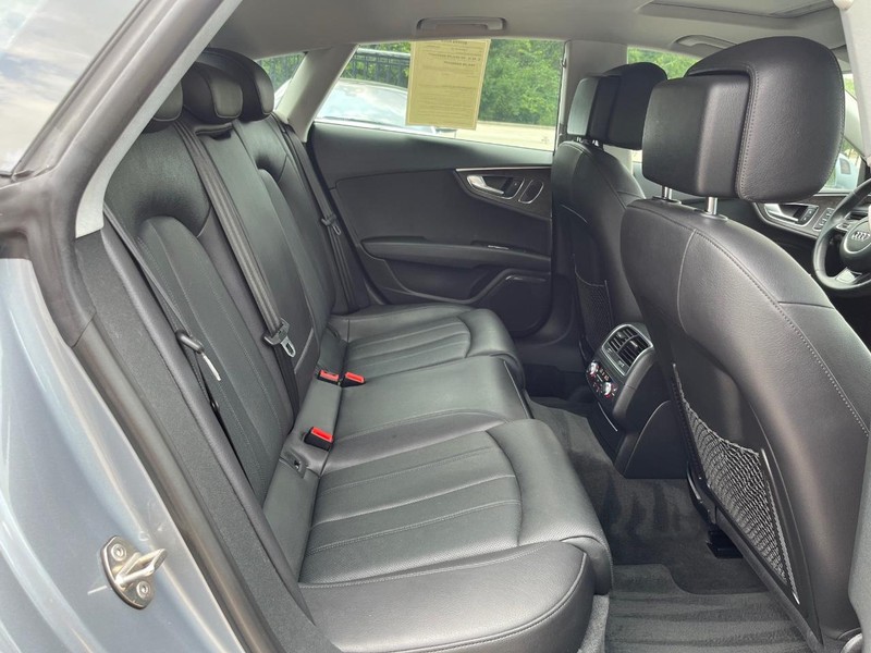 Audi A7 Vehicle Full-screen Gallery Image 16