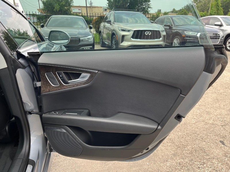 Audi A7 Vehicle Full-screen Gallery Image 17