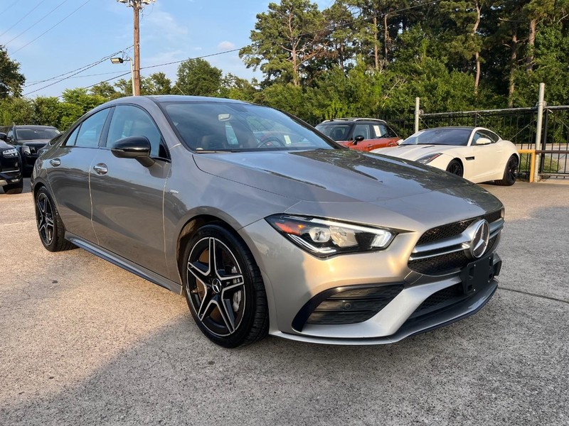 Mercedes-Benz CLA 35 AMG Vehicle Full-screen Gallery Image 04