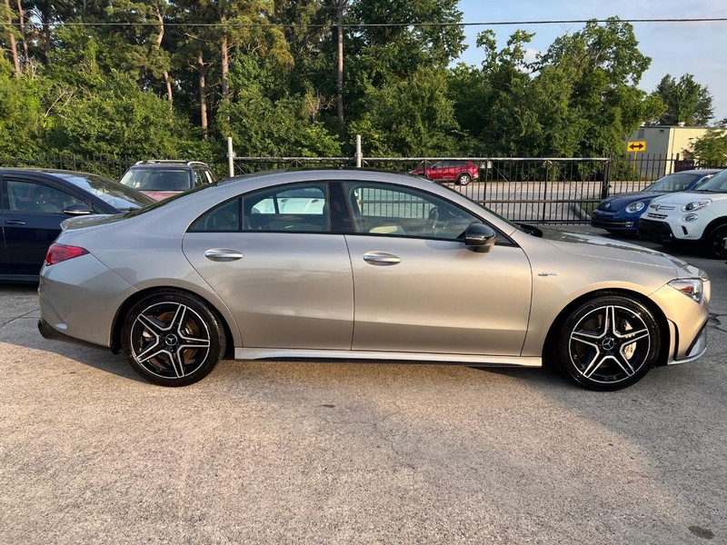Mercedes-Benz CLA 35 AMG Vehicle Full-screen Gallery Image 05