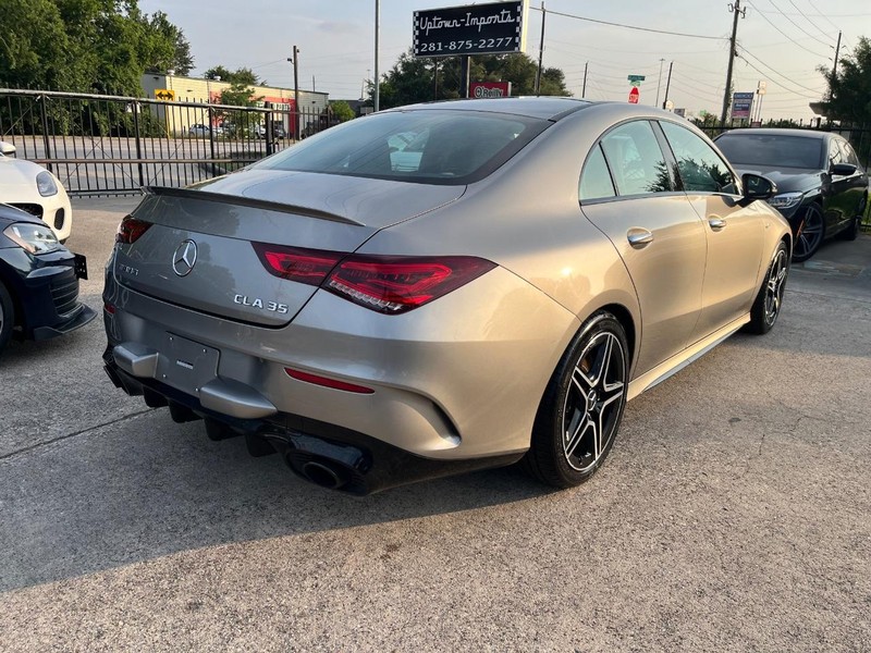 Mercedes-Benz CLA 35 AMG Vehicle Full-screen Gallery Image 06