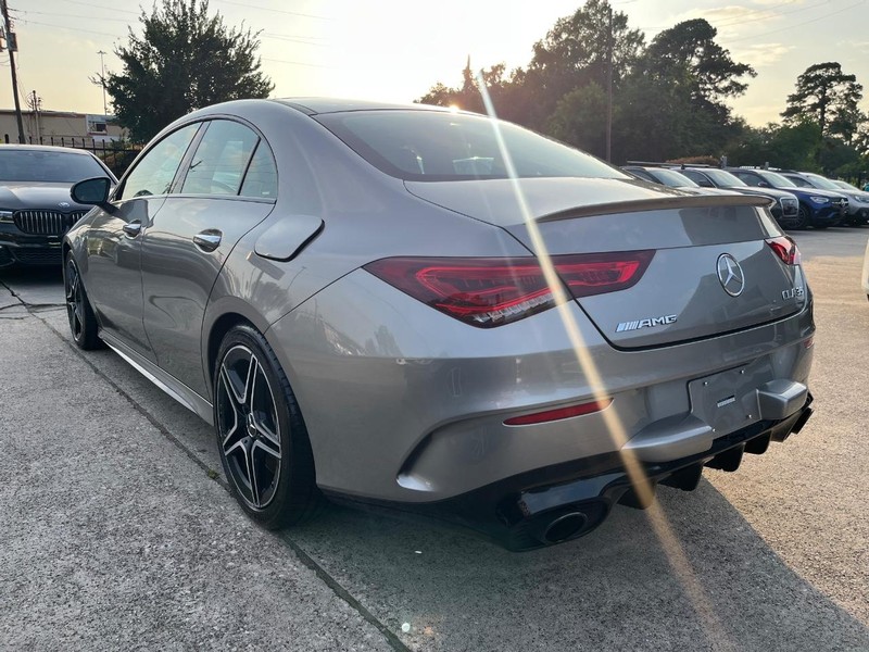 Mercedes-Benz CLA 35 AMG Vehicle Full-screen Gallery Image 08