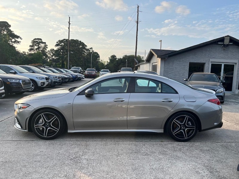 Mercedes-Benz CLA 35 AMG Vehicle Full-screen Gallery Image 09