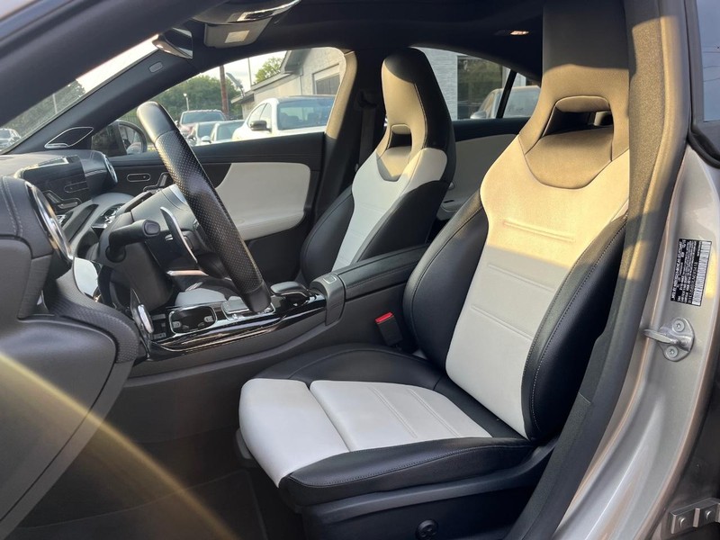 Mercedes-Benz CLA 35 AMG Vehicle Full-screen Gallery Image 11