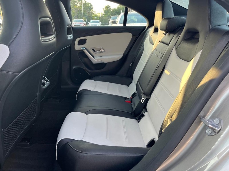 Mercedes-Benz CLA 35 AMG Vehicle Full-screen Gallery Image 18