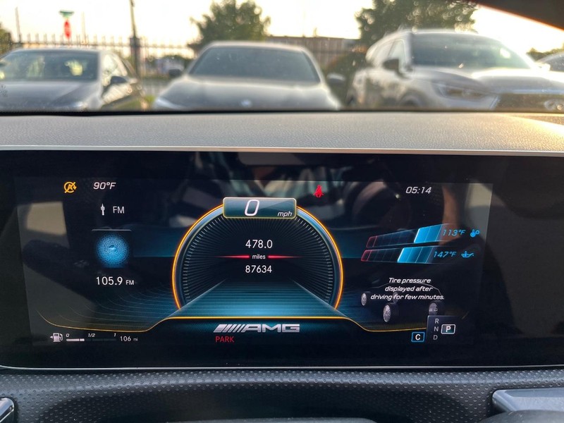 Mercedes-Benz CLA 35 AMG Vehicle Full-screen Gallery Image 21