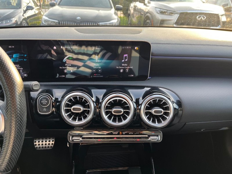 Mercedes-Benz CLA 35 AMG Vehicle Full-screen Gallery Image 22