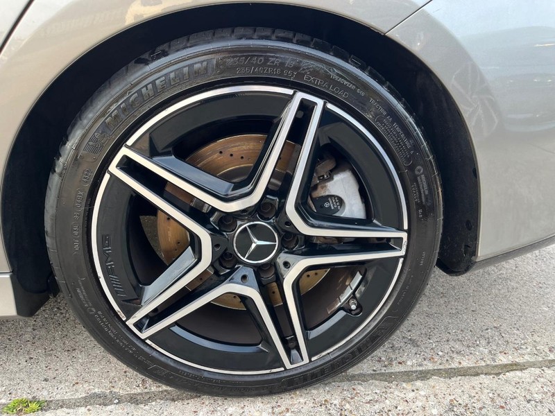 Mercedes-Benz CLA 35 AMG Vehicle Full-screen Gallery Image 28