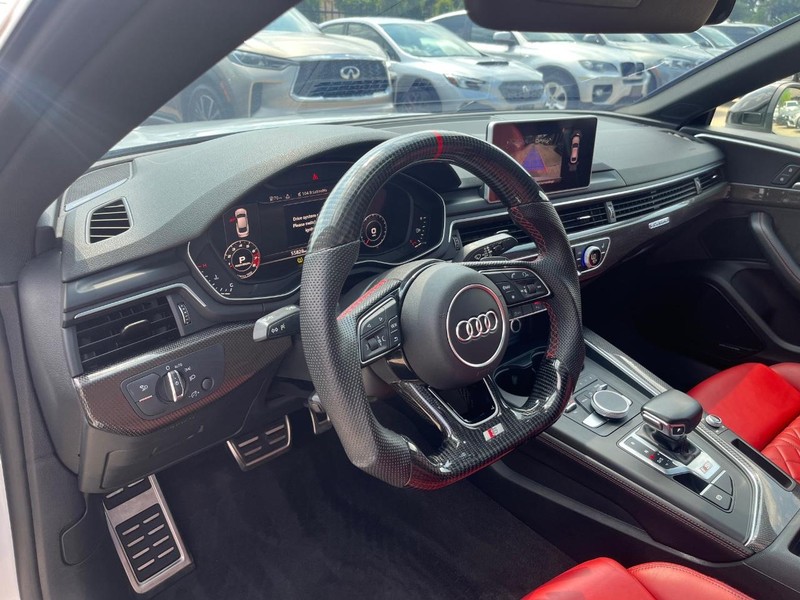 Audi S5 Sportback Vehicle Full-screen Gallery Image 10