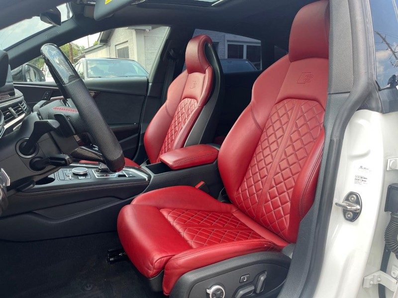 Audi S5 Sportback Vehicle Full-screen Gallery Image 11