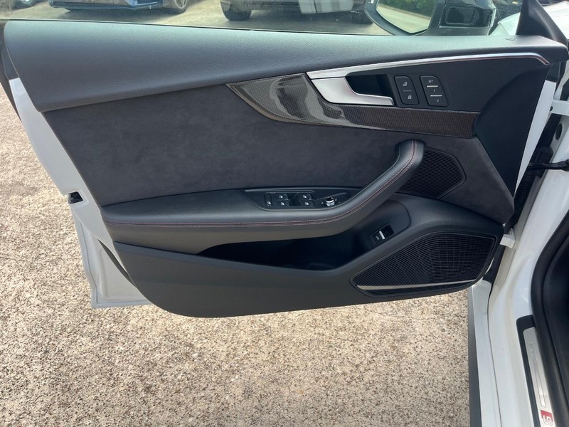 Audi S5 Sportback Vehicle Full-screen Gallery Image 12