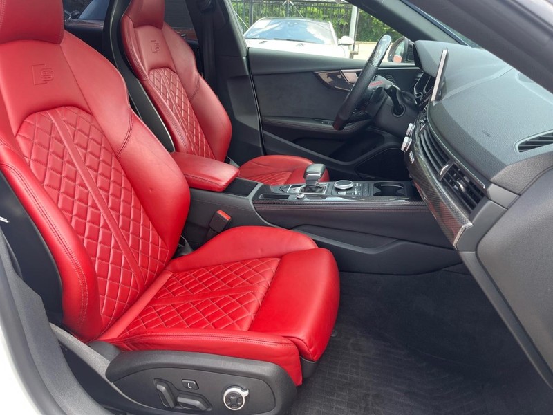 Audi S5 Sportback Vehicle Full-screen Gallery Image 14