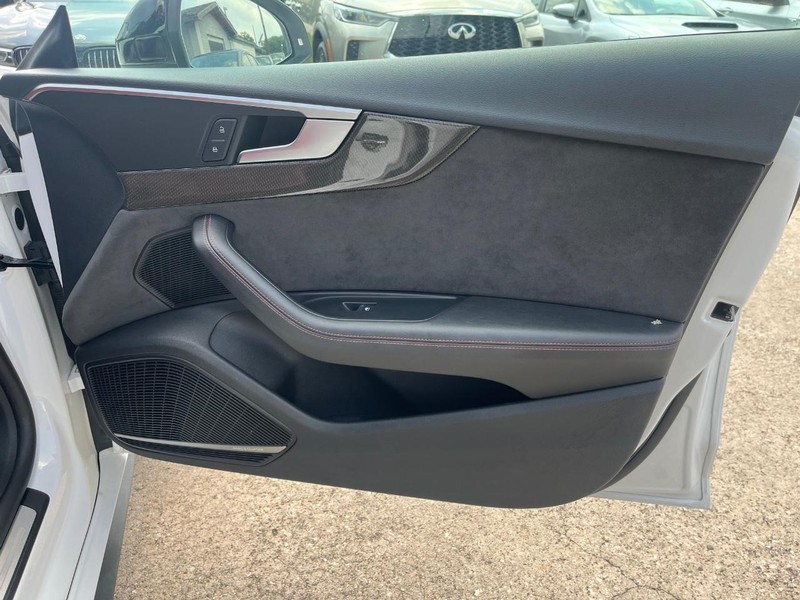 Audi S5 Sportback Vehicle Full-screen Gallery Image 15