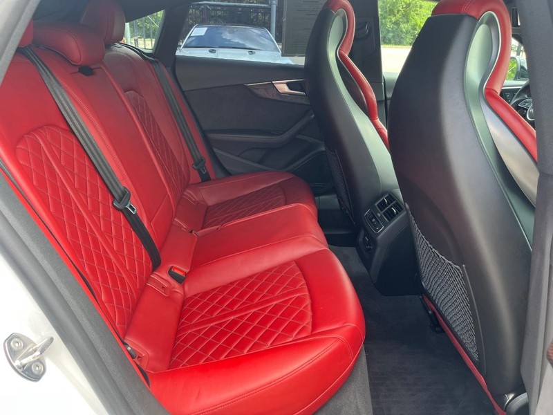 Audi S5 Sportback Vehicle Full-screen Gallery Image 16