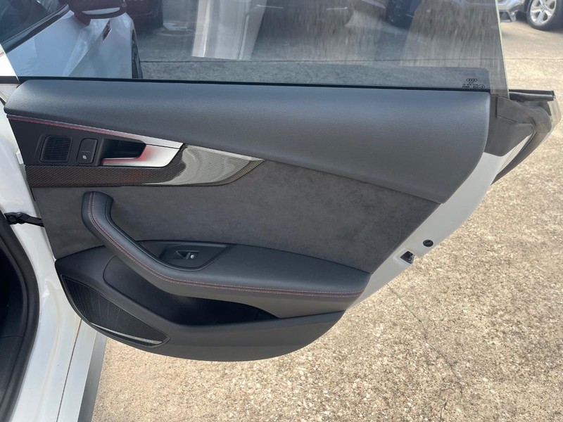 Audi S5 Sportback Vehicle Full-screen Gallery Image 17