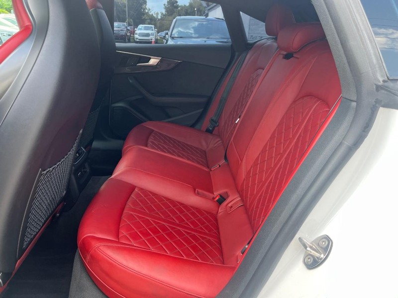 Audi S5 Sportback Vehicle Full-screen Gallery Image 18