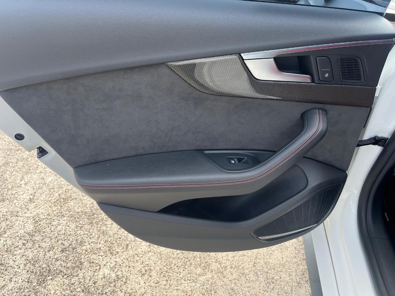 Audi S5 Sportback Vehicle Full-screen Gallery Image 19