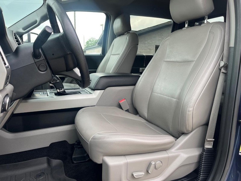 Ford F-150 Vehicle Full-screen Gallery Image 11