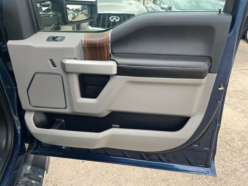 Ford F-150 Vehicle Full-screen Gallery Image 15