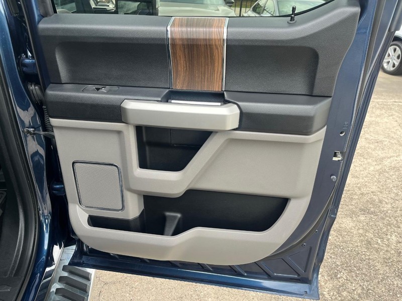 Ford F-150 Vehicle Full-screen Gallery Image 17