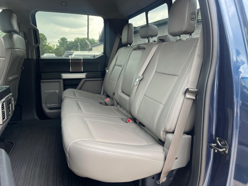 Ford F-150 Vehicle Full-screen Gallery Image 18
