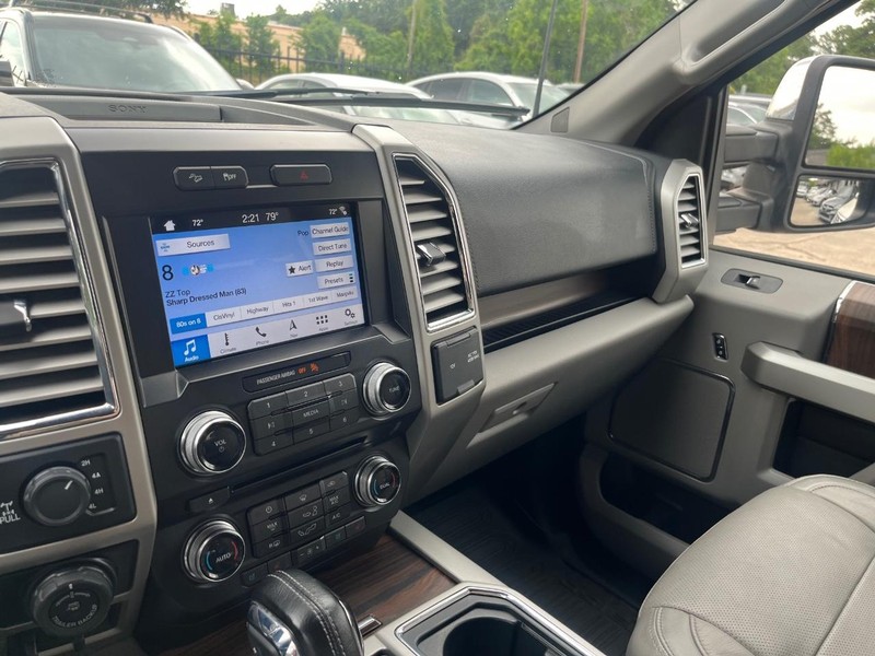 Ford F-150 Vehicle Full-screen Gallery Image 24