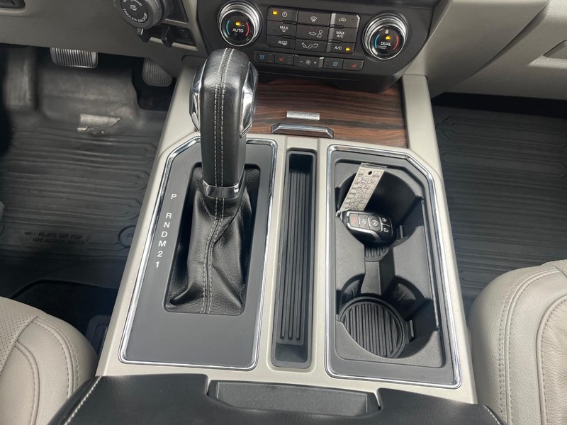Ford F-150 Vehicle Full-screen Gallery Image 25