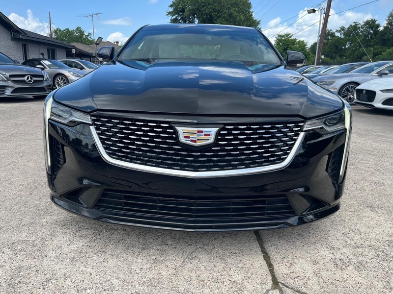 Cadillac CT4 Vehicle Full-screen Gallery Image 03