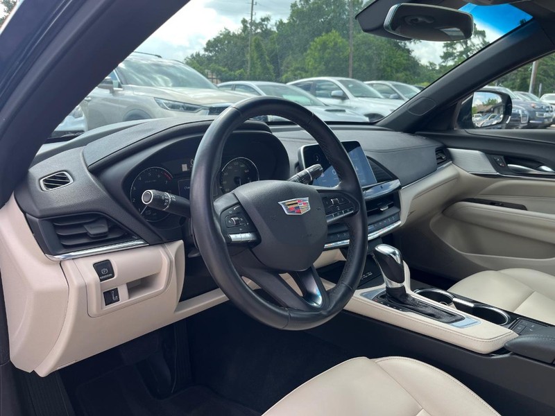 Cadillac CT4 Vehicle Full-screen Gallery Image 10