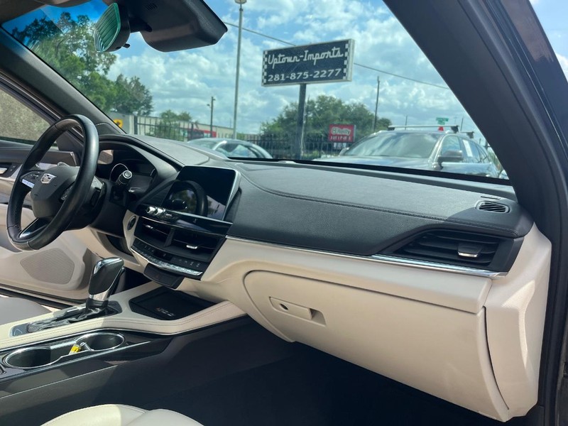 Cadillac CT4 Vehicle Full-screen Gallery Image 13