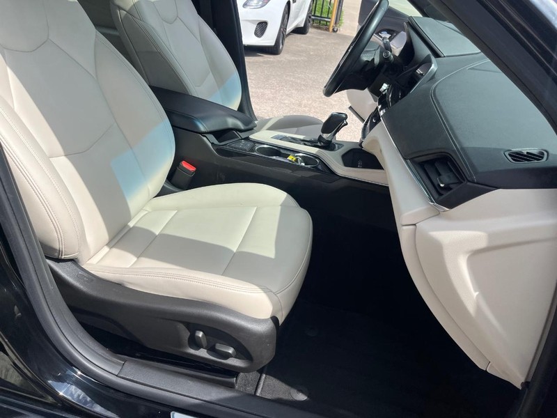 Cadillac CT4 Vehicle Full-screen Gallery Image 14