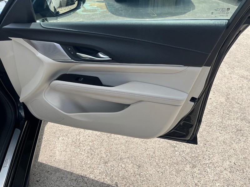 Cadillac CT4 Vehicle Full-screen Gallery Image 15