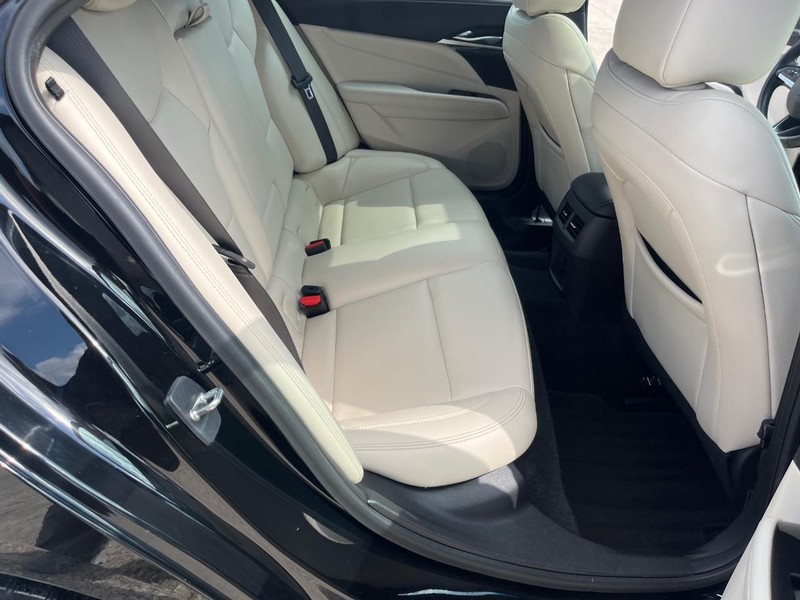 Cadillac CT4 Vehicle Full-screen Gallery Image 16