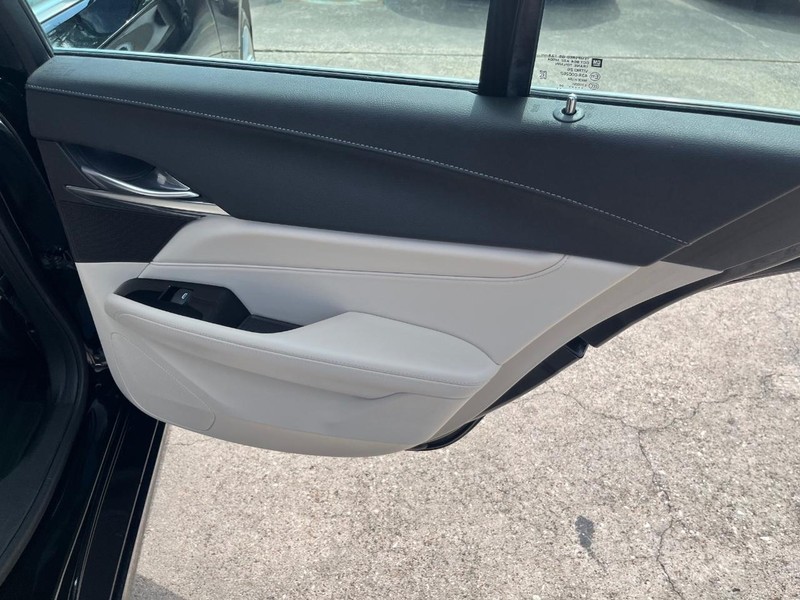Cadillac CT4 Vehicle Full-screen Gallery Image 17