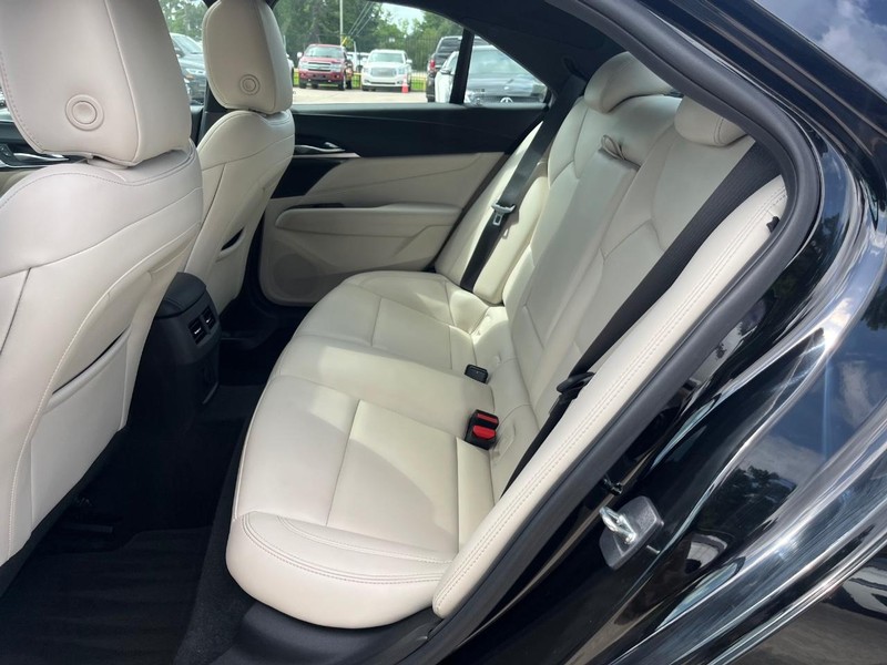 Cadillac CT4 Vehicle Full-screen Gallery Image 18