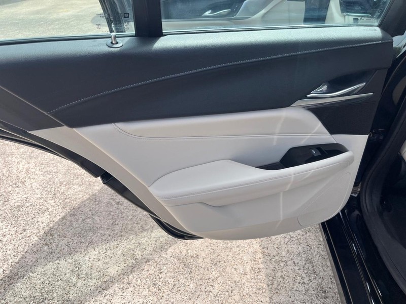 Cadillac CT4 Vehicle Full-screen Gallery Image 19