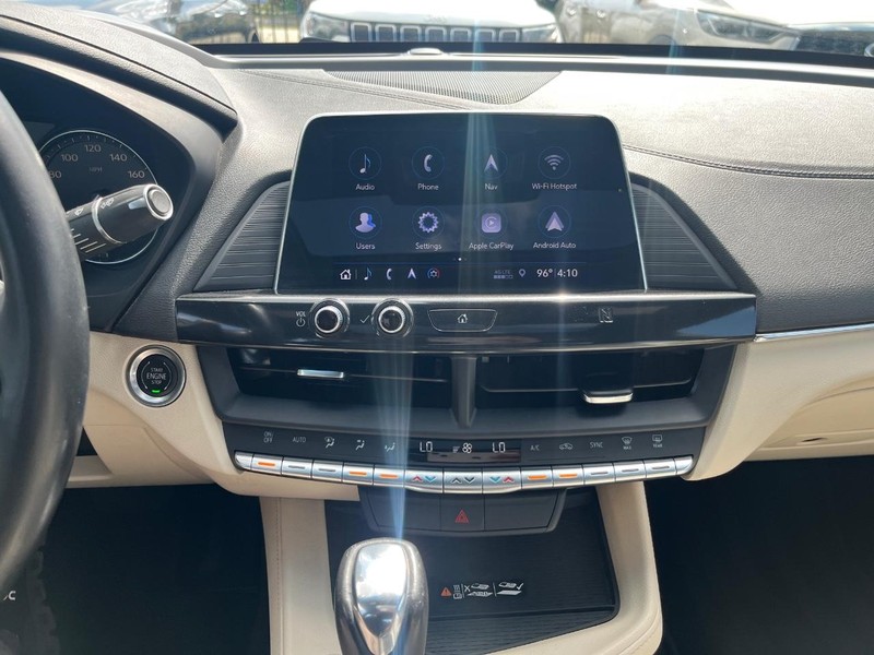 Cadillac CT4 Vehicle Full-screen Gallery Image 22