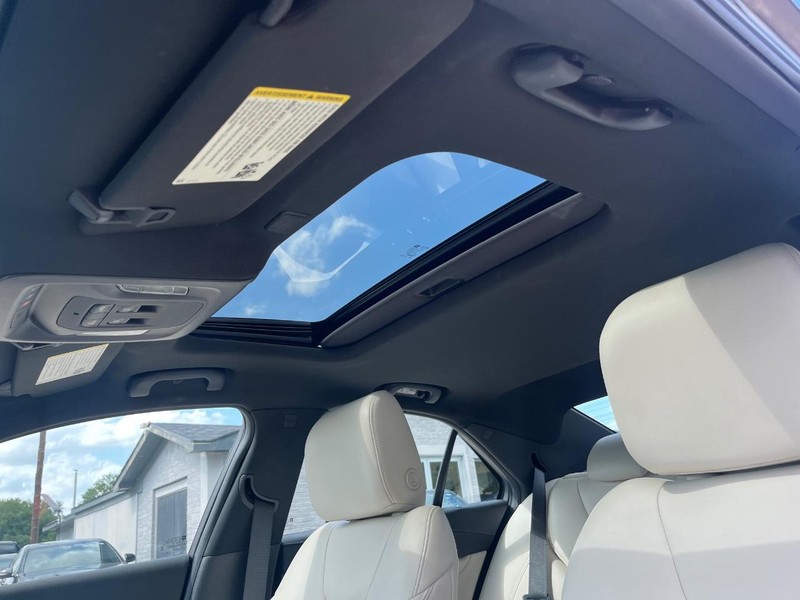 Cadillac CT4 Vehicle Full-screen Gallery Image 26