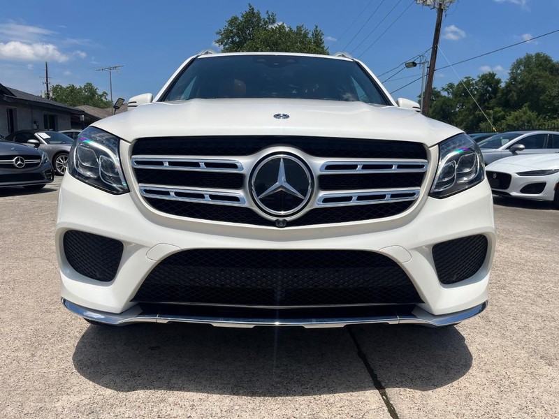 Mercedes-Benz GLS 550 Vehicle Full-screen Gallery Image 02
