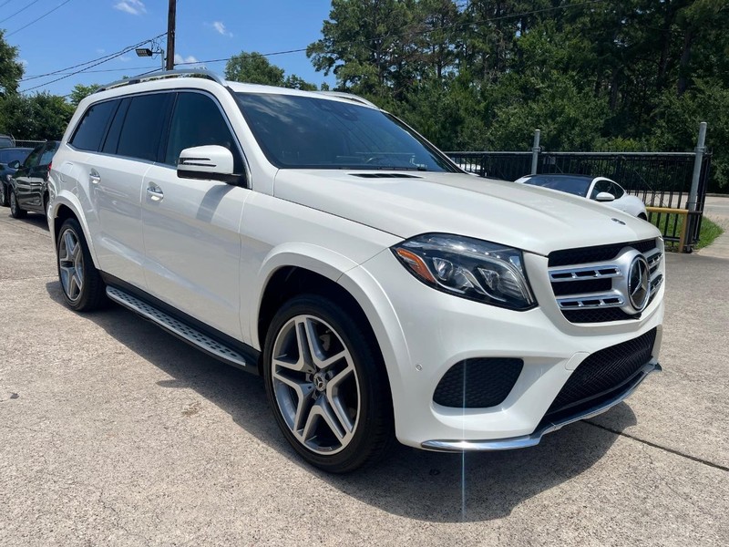 Mercedes-Benz GLS 550 Vehicle Full-screen Gallery Image 04