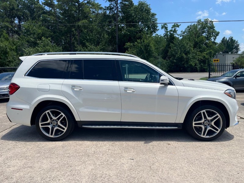 Mercedes-Benz GLS 550 Vehicle Full-screen Gallery Image 05