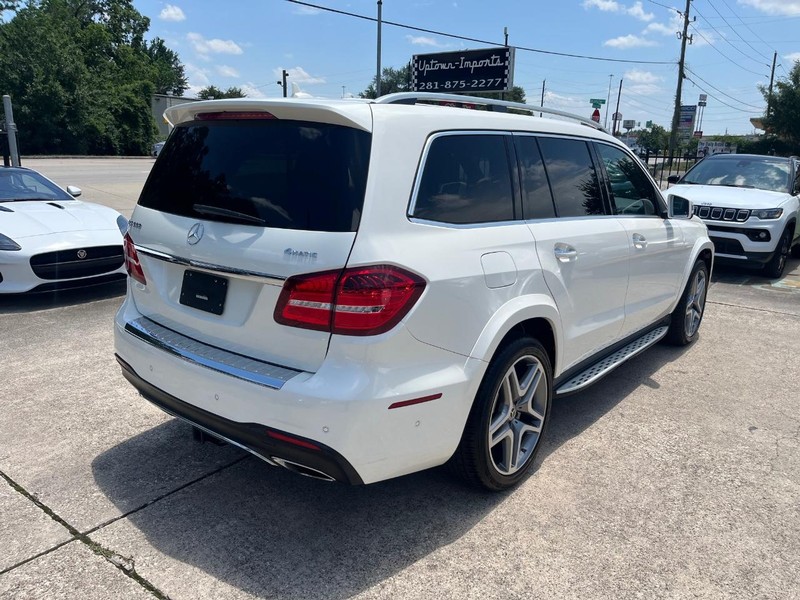 Mercedes-Benz GLS 550 Vehicle Full-screen Gallery Image 06