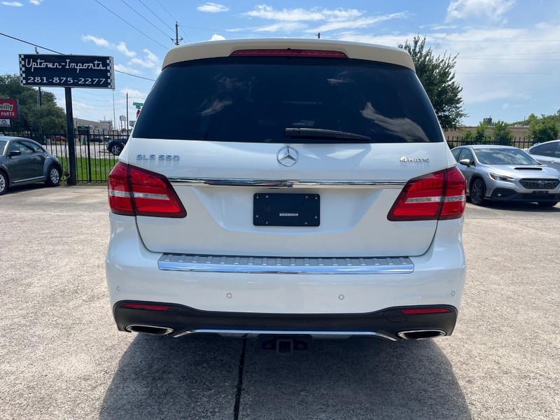 Mercedes-Benz GLS 550 Vehicle Full-screen Gallery Image 07