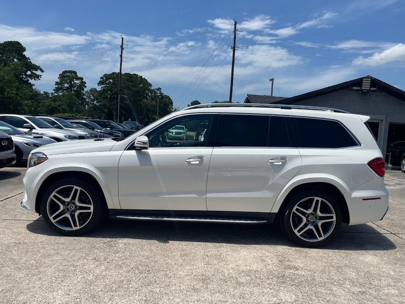 Mercedes-Benz GLS 550 Vehicle Full-screen Gallery Image 09