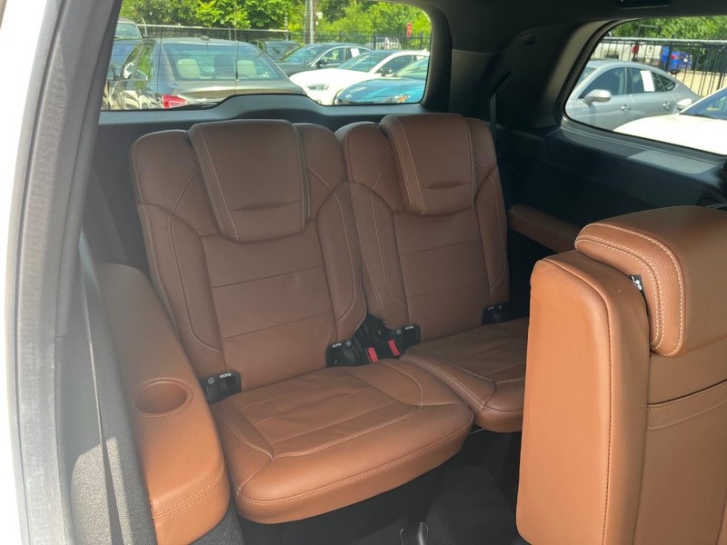 Mercedes-Benz GLS 550 Vehicle Full-screen Gallery Image 17